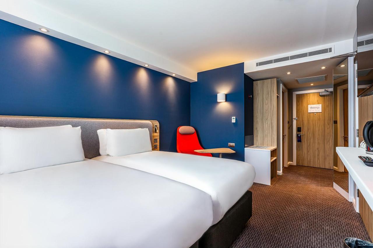 Holiday Inn Express - Exeter - City Centre By Ihg Bagian luar foto