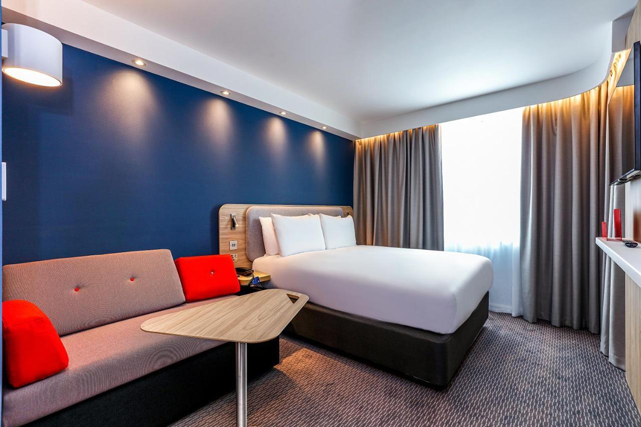 Holiday Inn Express - Exeter - City Centre By Ihg Bagian luar foto
