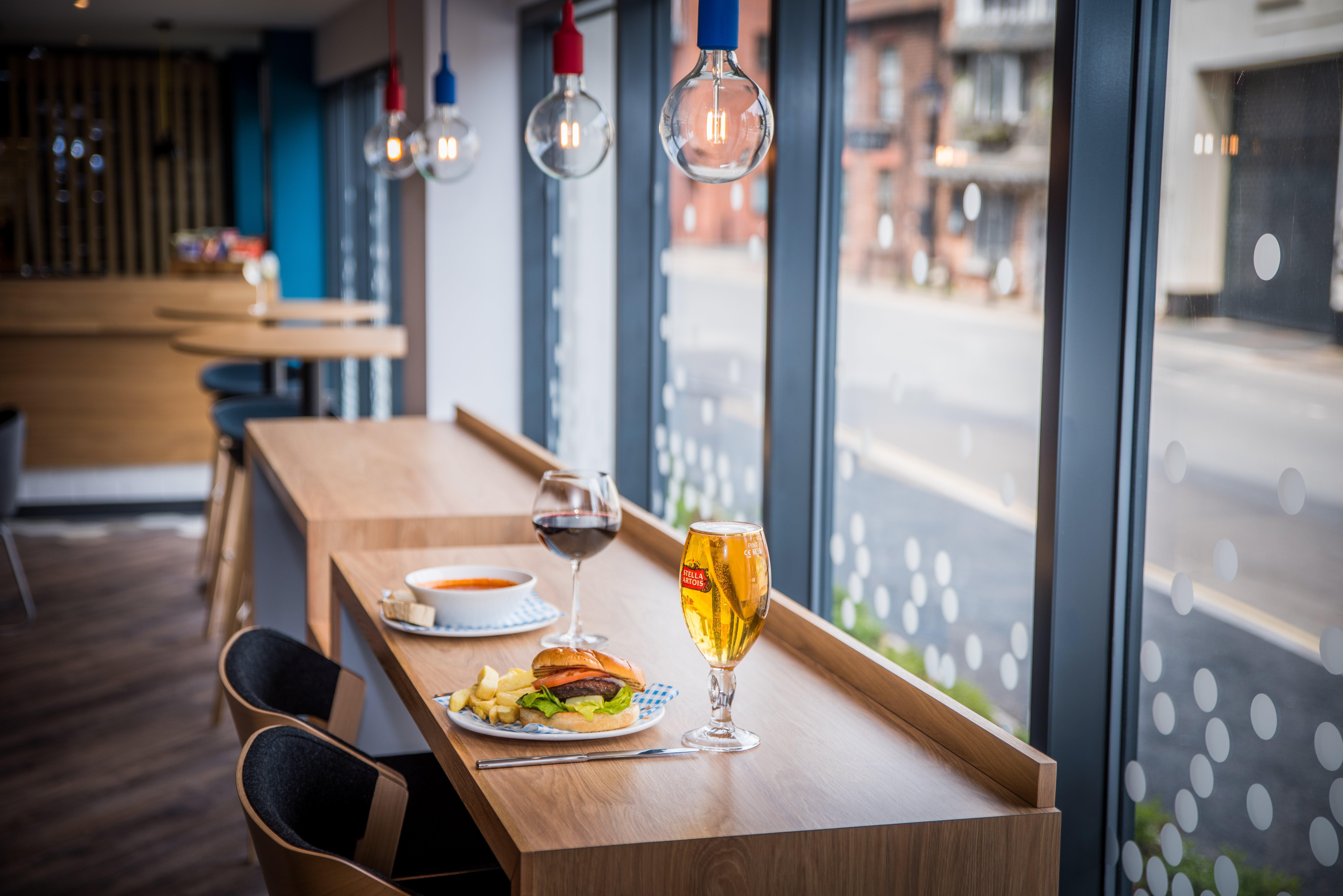 Holiday Inn Express - Exeter - City Centre By Ihg Bagian luar foto